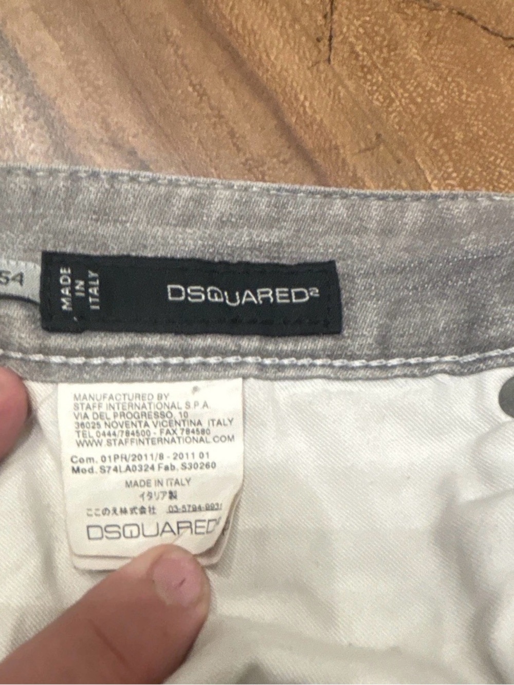 DSQUARED2 Gray Denim Short Waistband Detail